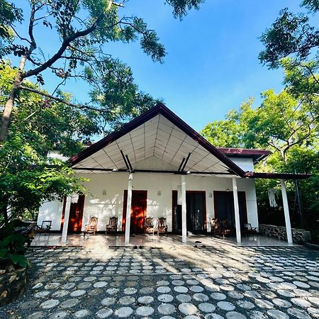 Neem Holiday Bungalow Yala Tissamaharama Exterior photo